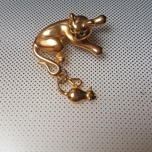cat pin with mouse friend